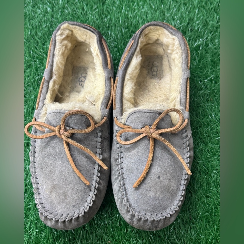 UGG Women's Dakota‎ Slipper Size 8